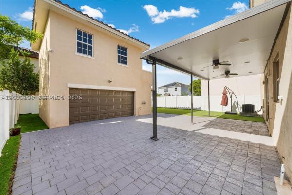 16946 SW 90th Terrace Cir, Unincorporated Dade County, Florida 33196, image 2