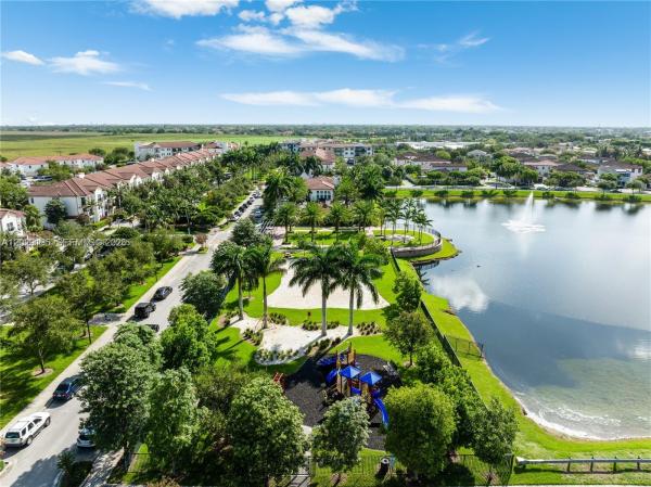 16946 SW 90th Terrace Cir, Unincorporated Dade County, Florida 33196, image 1