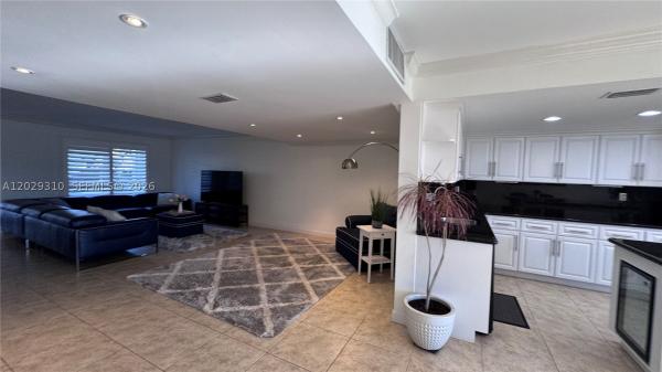 Venetian Park East, 903 NE 27th Ave, Hallandale Beach, Florida 33009, image 2