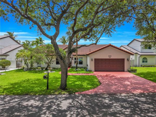 19641 NW 88th Ave, Hialeah, Florida 33018, image 1
