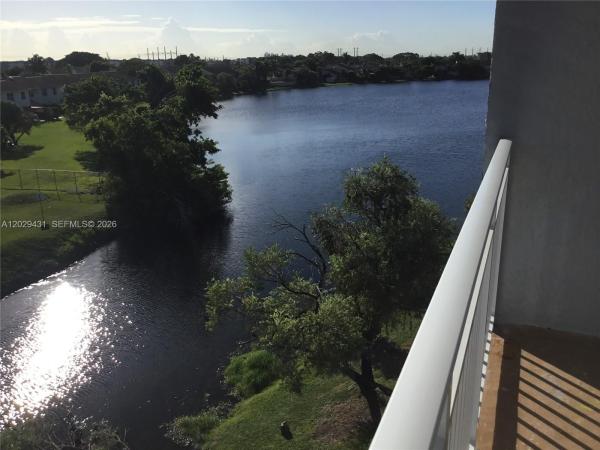 9375 Fontainebleau Blvd #L-422, Unincorporated Dade County, Florida 33172, image 1