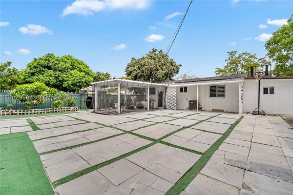 Linwood Gardens, 6404 Meade St, Hollywood, Florida 33024, image 2