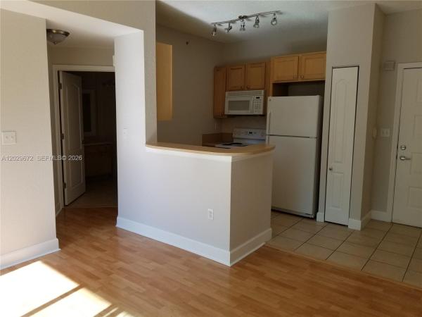 Valencia, 6001 SW 70th St #538, South Miami, Florida 33143, image 1