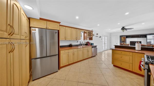 Bel Aire, 9605 SW 187th St, Cutler Bay, Florida 33157, image 2