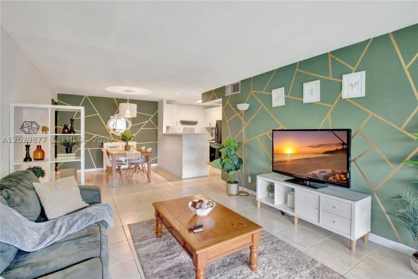 Hampton Court, 5821 Washington St #30, Hollywood, Florida 33023, image 2
