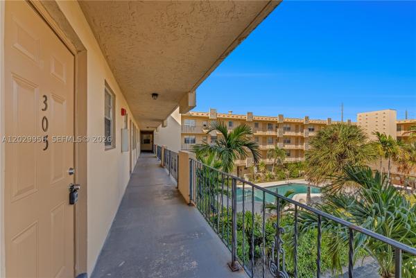 Warrenton House, 2145 Pierce St #305, Hollywood, Florida 33020, image 3