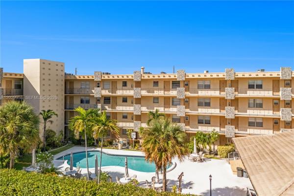 Warrenton House, 2145 Pierce St #305, Hollywood, Florida 33020, image 1