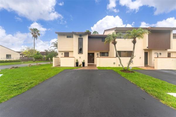14932 SW 89th St, Unincorporated Dade County, Florida 33196, image 1