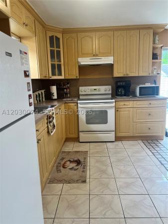 Fulford Highlands, 250 NE 160th St, Golden Glades, Florida 33162, image 3