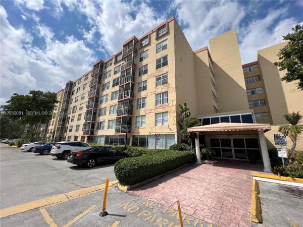 The Greynolds Park Club, 17890 W Dixie Hwy #502, North Miami Beach, Florida 33160, image 1