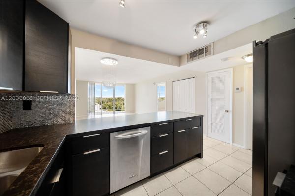 Gateway House North, 16740 NE 9th Ave #609, North Miami Beach, Florida 33162, image 2