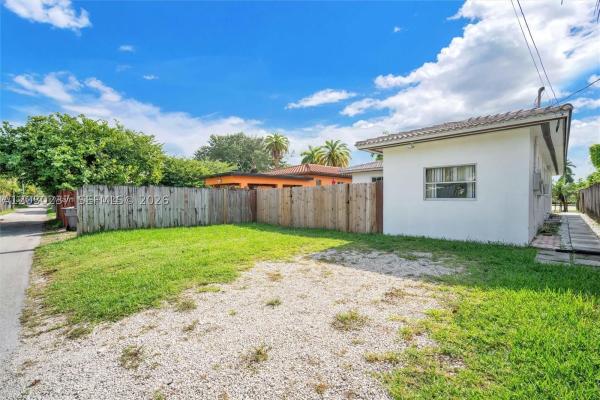 Hollywood Lakes, 1635 Hollywood Blvd #A, Hollywood, Florida 33020, image 1
