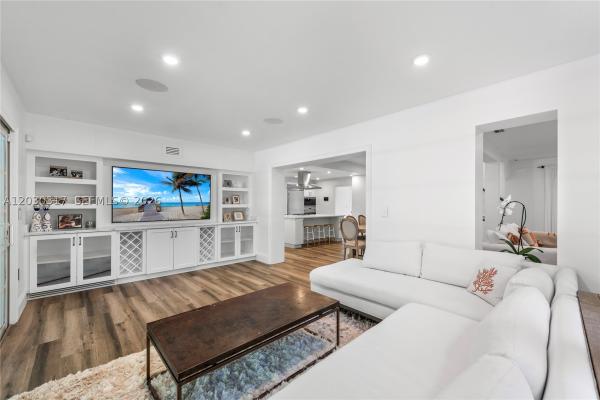 Beach View, 5236 Pine Tree Dr, Miami Beach, Florida 33140, image 2