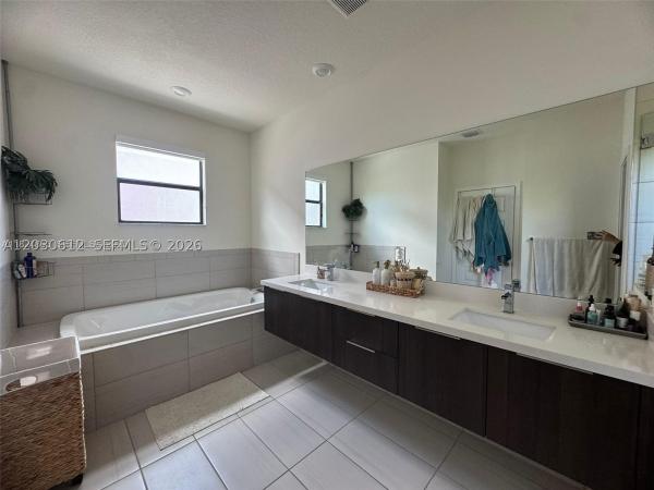 Pinnacle At Park Central, 10240 NW 76th Ter, Doral, Florida 33178, image 2
