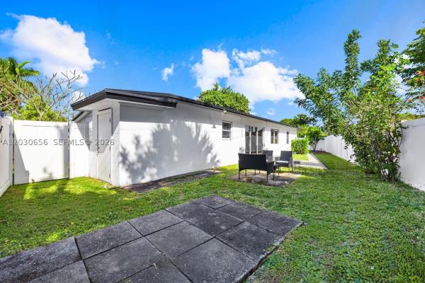 Tropical Manors, 416 NE 29th St, Wilton Manors, Florida 33334, image 2