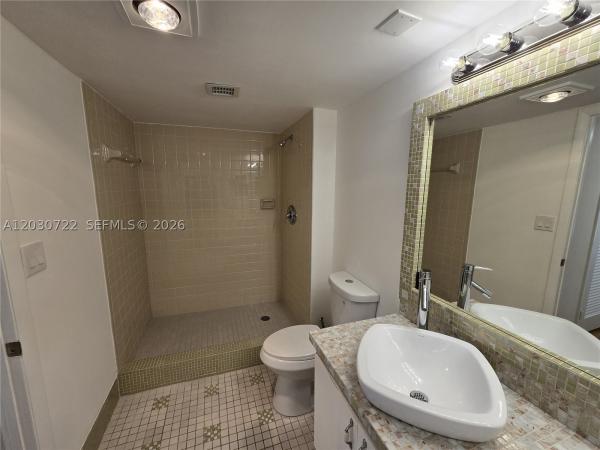 900 NE 195th St #215, Unincorporated Dade County, Florida 33179, image 1