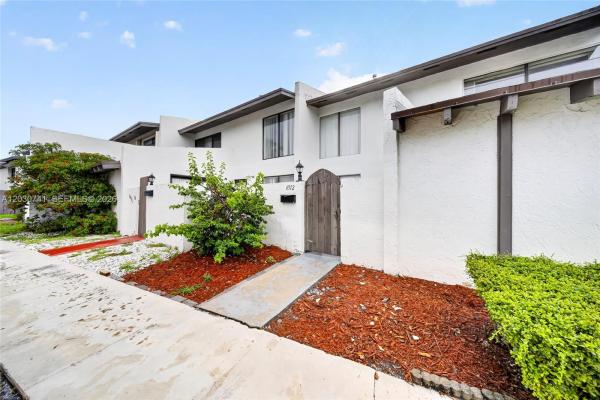 6912 SW 110th Ave, Unincorporated Dade County, Florida 33173, image 1