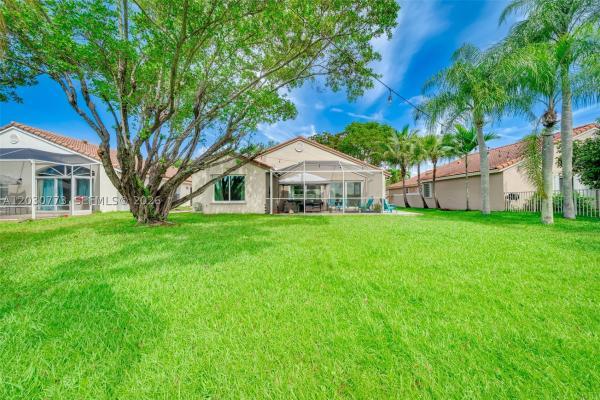 Brittany Bay At Silver Lakes, 1901 NW 180th Way, Pembroke Pines, Florida 33029, image 2