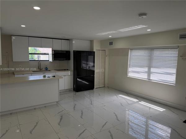 Jay Bob, 4750 NW 5th St #2, Miami, Florida 33126, image 1