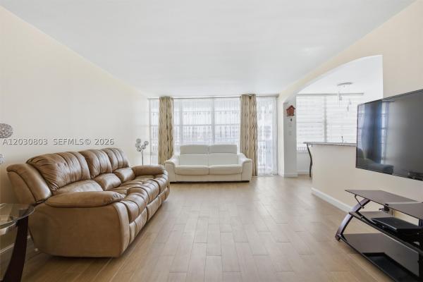 Winston Towers 400, 231 174th St #901, Sunny Isles Beach, Florida 33160, image 2