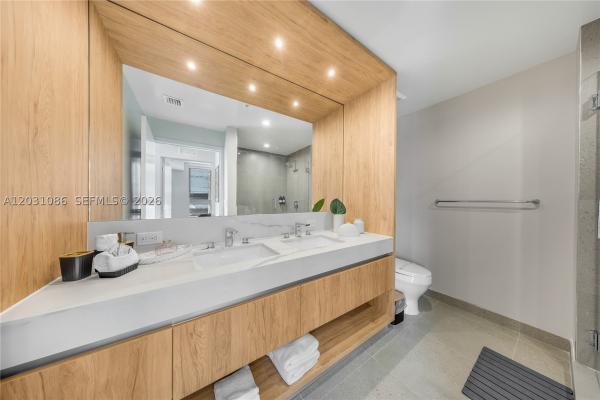 11 NE 6th St #301, Miami, Florida 33132, image 2
