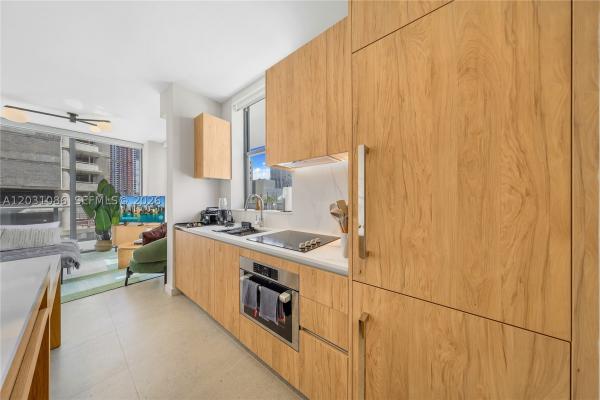 11 NE 6th St #301, Miami, Florida 33132, image 1