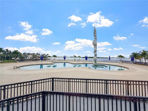 1800 NE 114th St #1607, Unincorporated Dade County, Florida 33181, image 1