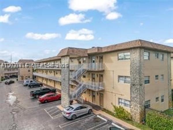 Begonia Gardens, 5021 W Oakland Park Blvd #313, Lauderdale Lakes, Florida 33313, image 2