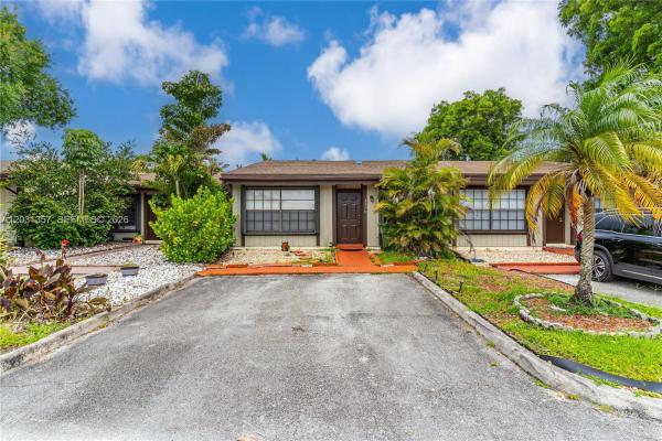 Cedarwoods At Pembroke Lakes, 2330 Plum Ct, Pembroke Pines, Florida 33026, image 1