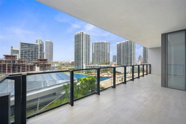 Reach Brickell City Centre, 68 SE 6th St #910, Miami, Florida 33131, image 2