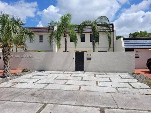 Lake Hilda, 6747 Crooked Palm Ter, Miami Lakes, Florida 33014, image 1