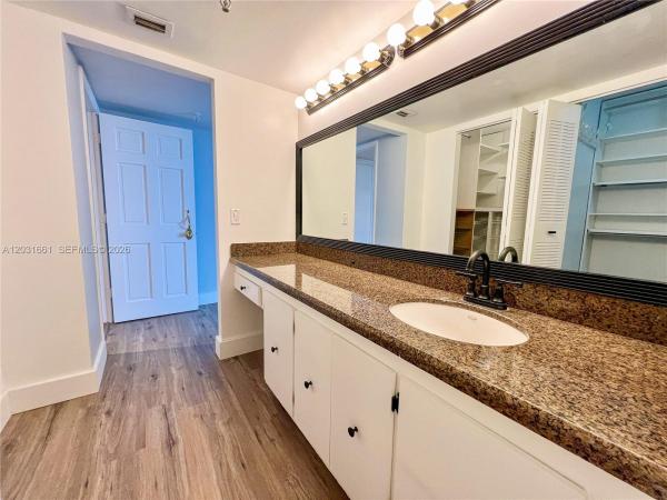 671 NE 195th St #425E, Unincorporated Dade County, Florida 33179, image 1