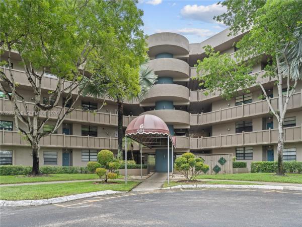 Colony Point, 901 Colony Point Cir #112, Pembroke Pines, Florida 33026, image 1