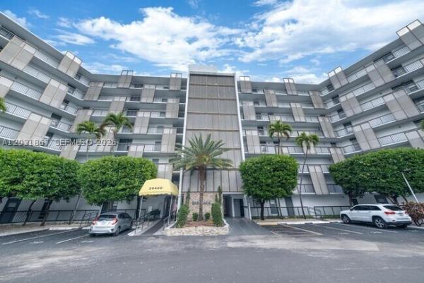 Biscaya, 20400 W Country Club Dr #203, Aventura, Florida 33180, image 2