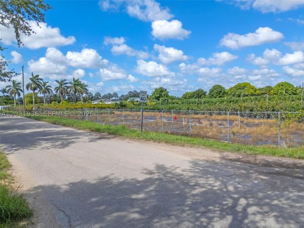 198 thAVENUE SW 208th St, Unincorporated Dade County, Florida 33187, image 3