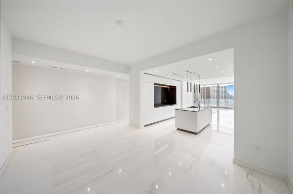 300 Biscayne Blvd Way #1904C, Miami, Florida 33131, image 1