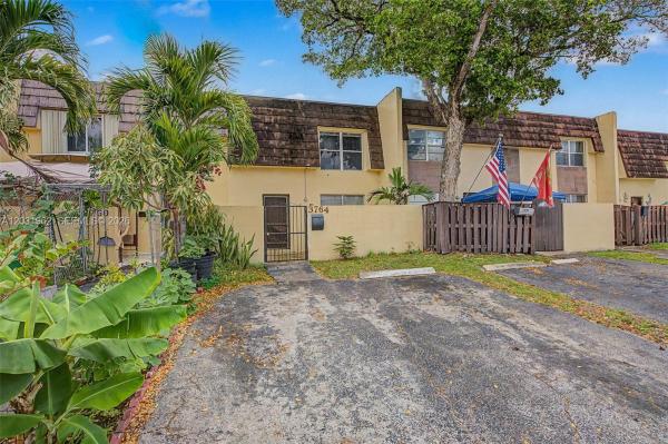 The Townhouses At Nova 1, 3764 SW 60th Ter #15, Davie, Florida 33314, image 1