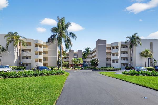 Camino Real Village, 5901 Camino Del Sol #207, Boca Raton, Florida 33433, image 1