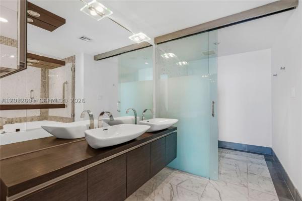 Epic Hotel & Residences, 200 Biscayne Boulevard Way #3713, Miami, Florida 33131, image 1