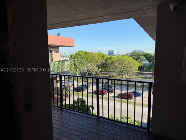 605 NW 72nd Ave #509, Unincorporated Dade County, Florida 33126, image 3