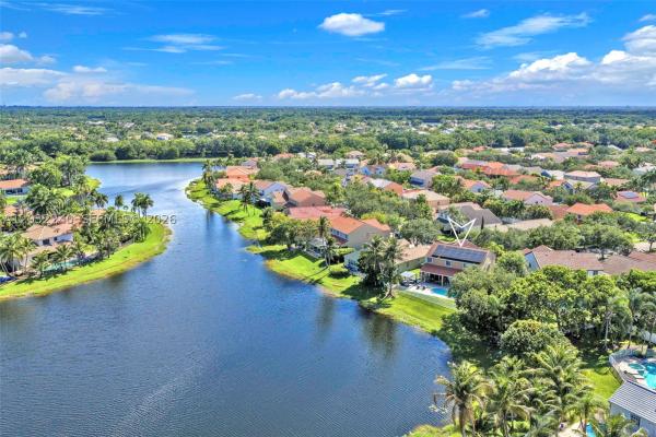 Cambridge Lake, 480 Cambridge Dr, Weston, Florida 33326, image 3