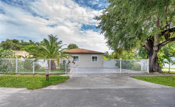 1507 NW 100th St, Unincorporated Dade County, Florida 33147, image 1