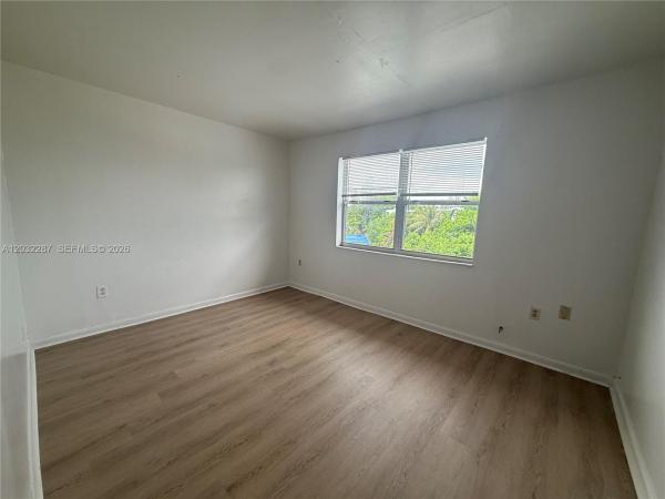 Biscayne Park Estates, 12215 W Dixie Hwy 306 #306, North Miami, Florida 33161, image 1