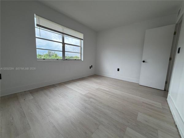 Biscayne Park Estates, 12215 W Dixie Hwy 206 #206, North Miami, Florida 33161, image 1