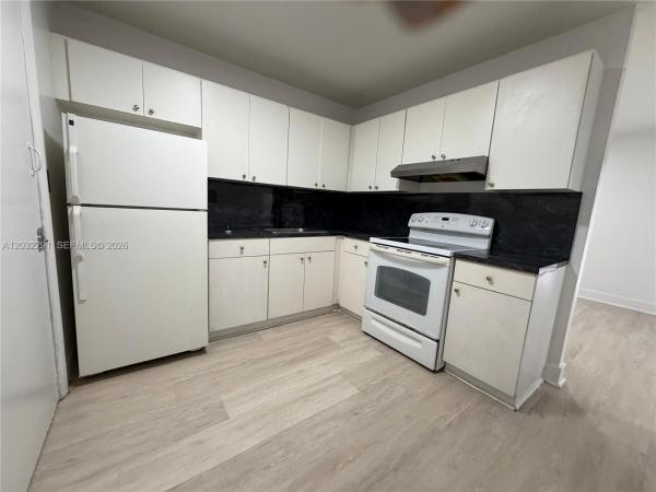 Biscayne Park Estates, 12215 W Dixie Hwy #206, North Miami, Florida 33161, image 1
