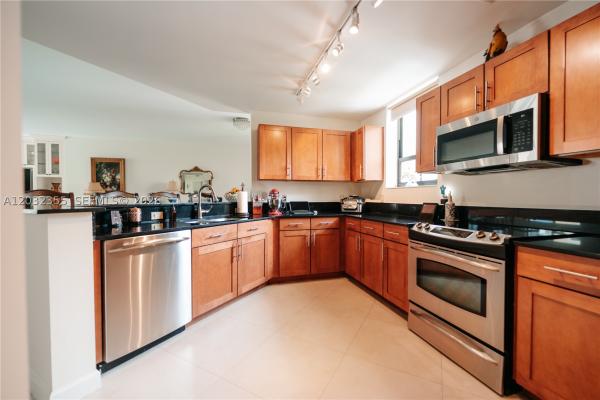 8390 SW 72nd Ave #707, Unincorporated Dade County, Florida 33143, image 3