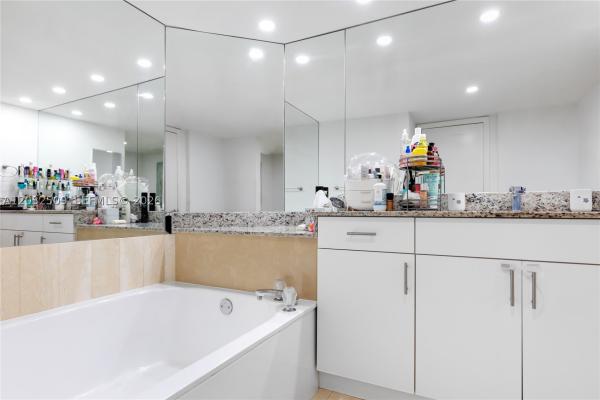 The Grand, 1717 N Bayshore Dr #A-1533, Miami, Florida 33132, image 1