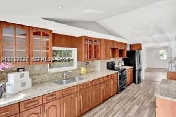 Fulford By The Sea, 2199 NE 182nd St #1, North Miami Beach, Florida 33162, image 2