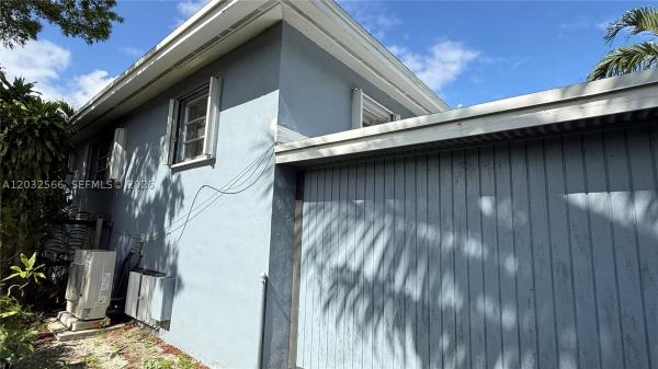 1245 NE 203rd St, Unincorporated Dade County, Florida 33179, image 2
