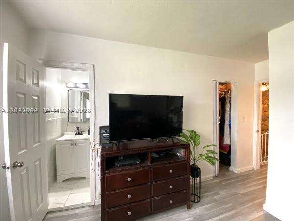 1245 NE 203rd St, Unincorporated Dade County, Florida 33179, image 3